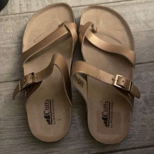 CLIFFS by White Mountain Birkenstock-style sandals